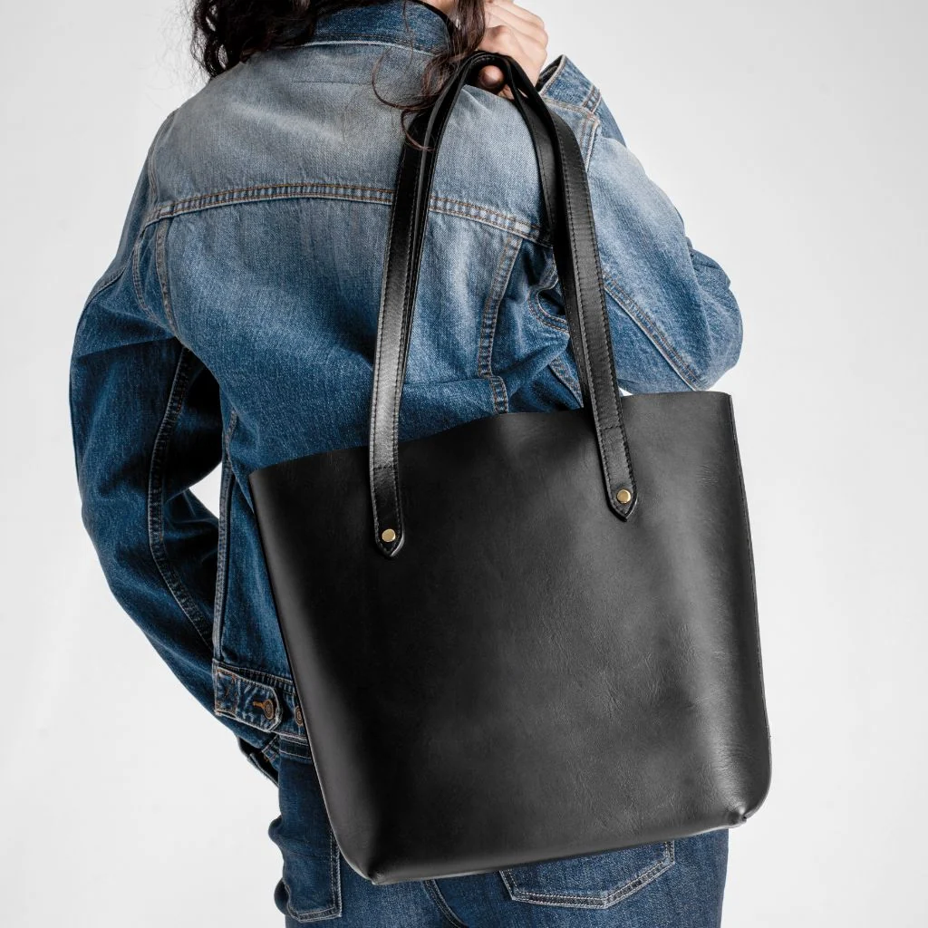 Everyday Tote | Black (M) (Gold) 6 Everyday Tote | Black (M) (Gold)