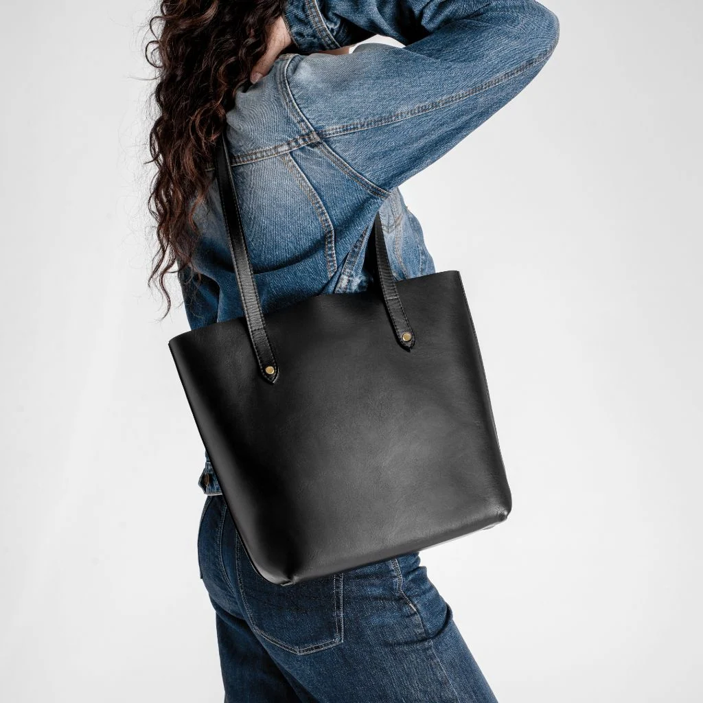 Everyday Tote | Black (M) (Gold) 7 Everyday Tote | Black (M) (Gold)