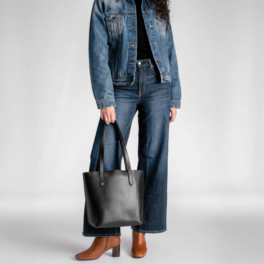 Everyday Tote | Black (M) (Gold) 8 Everyday Tote | Black (M) (Gold)