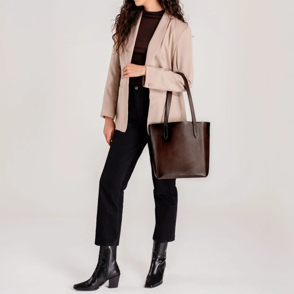 Everyday Tote | Old English (M) 8 Everyday Tote | Old English (M)