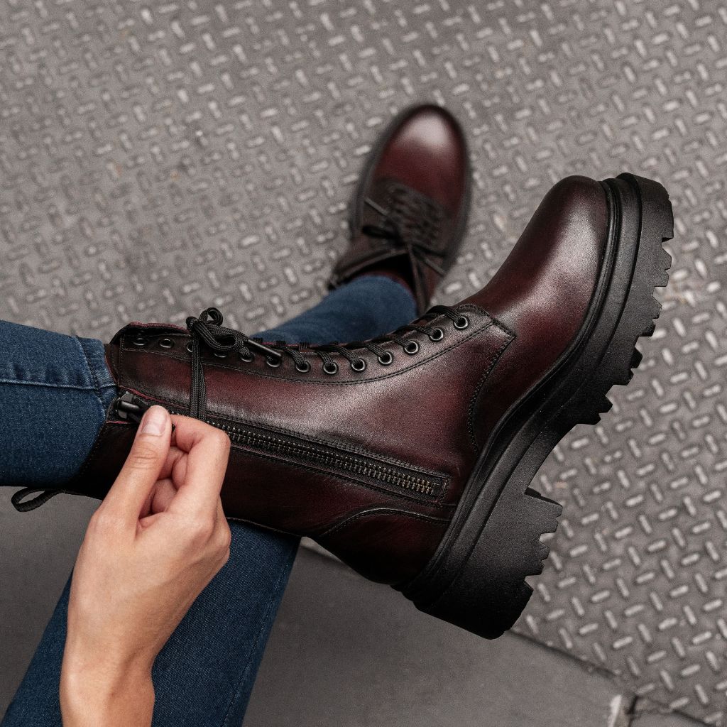 Fatale | Black Cherry 8 Fatale | Black Cherry